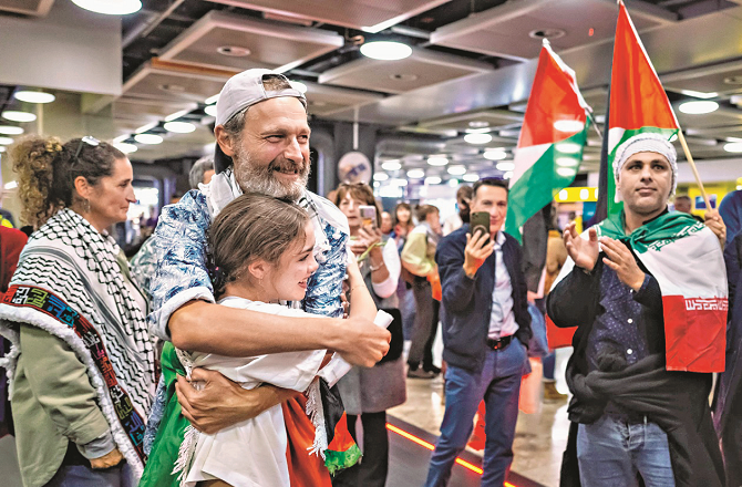 The workers were welcomed upon arrival in Turkey. Photo: INN