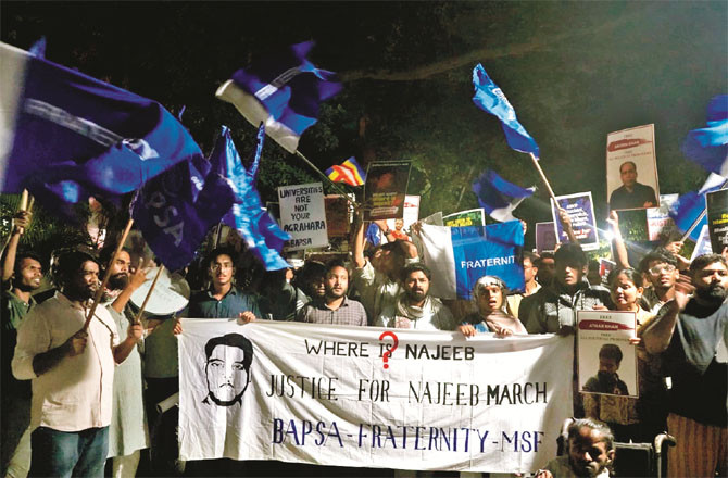 Students can be seen raising slogans of justice for Najeeb Ahmed.