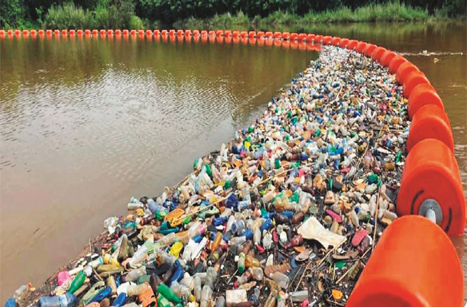 The trash barrier will help prevent littering. (File photo)