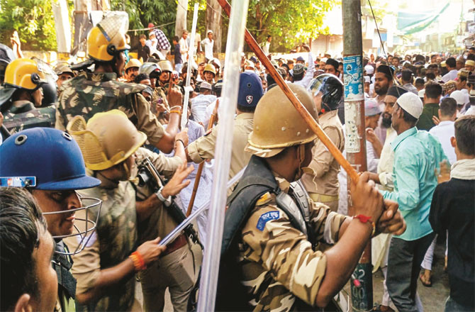 In Bareilly, the police resorted to lathicharge in the name of bringing the situation under control. (Photo: PTI)