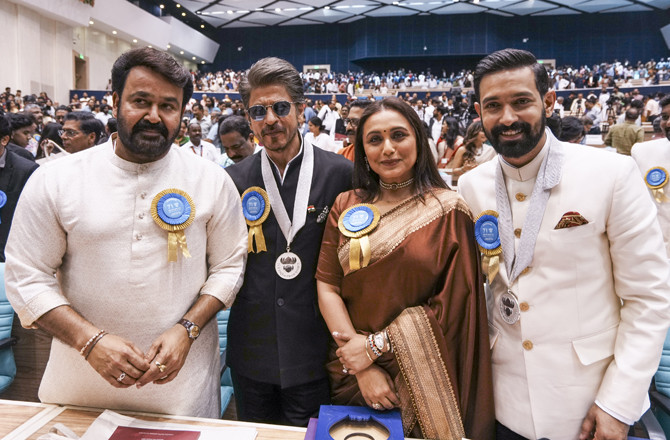 Mohanlal Shah Rukh Rani And Vikrant.Photo:ٖPTI