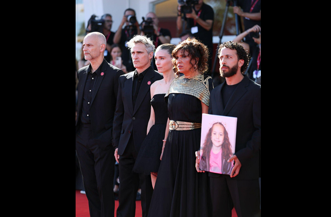 Artists can be seen posing for a picture of Hind Rajab during the premiere of "The Voice of Hind Rajab". Photo: X