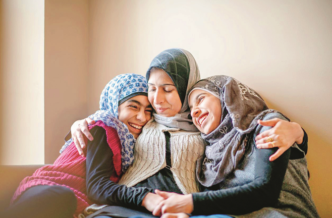 If mothers spend time with their children and give them lots of attention and love, life will be filled with the joy of spring. Photo: INN