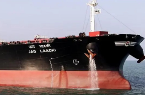 ایرانی تیل بردار جہاز ہندوستان سے چین کی طرف مڑگیا، ادائیگی سےجڑےخدشات ممکنہ وجہ