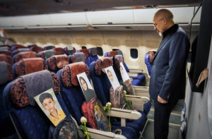 ایرانی وفد نے ”میناب ۱۶۸ فلائٹ“ کے ذریعے اسکولی بچوں کو خراجِ عقیدت پیش کیا