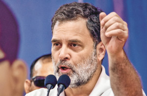 نوئیڈا  میں جاری احتجاج کو راہل گاندھی نے مزدوروں کی آخری چیخ قرار دیا