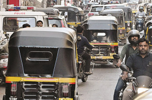  ۱۲؍ ہزاررکشا اور ٹیکسی ڈرائیوروں کے لائسنس، بیج اور پرمٹ کی  جانچ شروع 