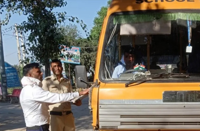 ۳۰؍ہزار سے زیادہ غیرقانونی بسوں پر کارروائی کا مطالبہ