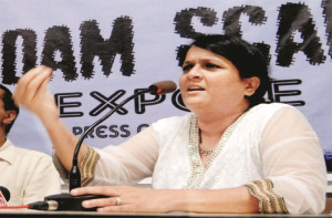  کئی اہم وزراء اشوک کھرات کے رابطے میں تھے 