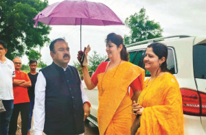  روپالی چاکن کر کی بہن کو اشوک کھرات معاملے میں شرڈی پولیس کا نوٹس