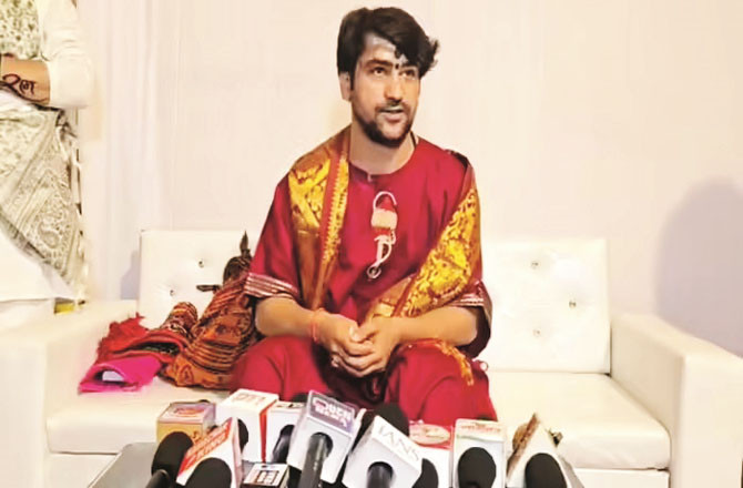 دھیریندر شاستری نے چھترپتی شیواجی سے متعلق بیان پر معافی مانگی