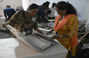 چاندیولی اسمبلی حلقہ کی ای وی ایم اور وی وی پیٹ مشینوں کی جانچ شروع