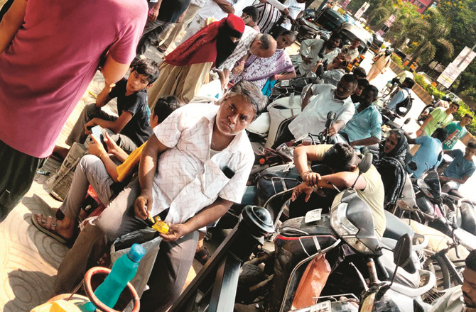 گھنٹوں قطار میں کھڑے رہنے کے باوجودگیس سلنڈر نہیں ملا، صارفین مایوس