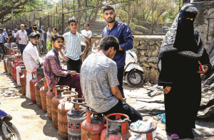 اس بار بیشتر اخبارات نے اسرائیلی جارحیت، خواتین ریزرویشن اور مودی کو موضوع بنایا