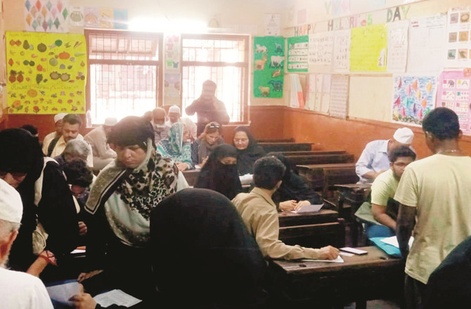 قلابہ اسمبلی حلقہ کے افرادکیلئے ہاشمیہ اسکول میں ووٹر میپنگ کی سہولت