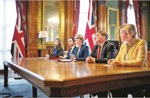 ’’پوری دنیا مل کر بھی آبنائے ہرمز نہیں کھلواسکتی ہے‘‘