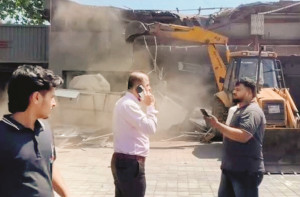 جوگیشوری : قبرستان کیلئے مختص پلاٹ پرتعمیرات کیخلاف انہدامی کارروائی 