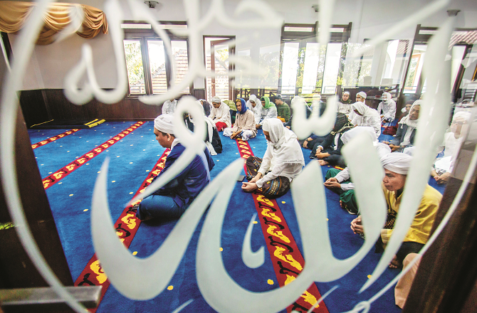 Worship is not merely a private matter between the Creator and the creature. Photo: INN