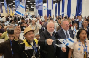 ہندوستان سے بنی میناشی کمیونٹی کے ۲۴۰؍ یہودی اسرائیل پہنچے، آبادکاری پر تنازع