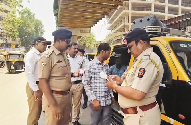  کلیان: ٹریفک پولیس کی خصوصی مہم، ۱۲؍ ٹیکسیوں کے خلاف کارروائی