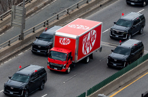 یورپ میں کٹ کیٹ چوری کے بعد کنیڈا میں سیکوریٹی قافلہ، ویڈیو وائرل