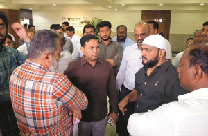 کارپوریٹر اور معاون میونسپل کمشنر کے درمیان تکرار، رشوت کے الزامات