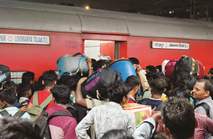 کنفرم ٹکٹ کا سنگین مسئلہ اور ہزاروں روپے کا پریمیم تتکال، عام مسافر پریشان