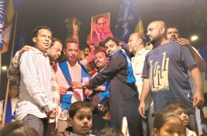 امبیڈکر جینتی :مالونی میں مساجد کے سامنے سے احترام کے ساتھ گزرے جلوس کے شرکاء