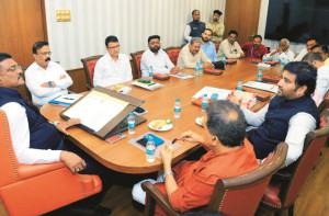 مراٹھی سیکھنے کیلئے ڈرائیوروں کو کتنی مہلت دی جائے؟ فیصلہ آج