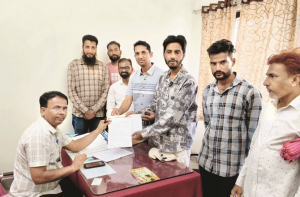 ناندیڑ: بی ایل اوز کی لاپروائی کی شکایت، تحصیلدار کو میمورنڈم