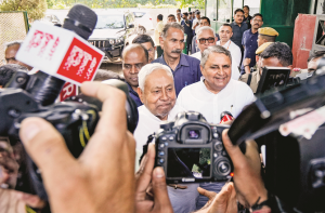 بہار کے وزیر اعلیٰ نتیش کمار دہلی پہنچے، آج حلف برداری