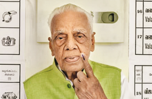 تمل ناڈو: ۹۹؍ سالہ ڈاکٹر ہانڈے پولنگ مرکز خود چل کر گئے