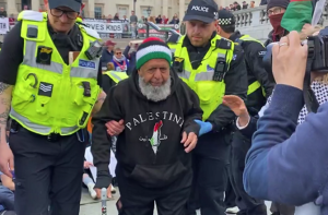 برطانیہ: فلسطین ایکشن کی حمایت پر گرفتاری جاری، ۱۳۰؍ معروف شخصیات کا کھلا خط