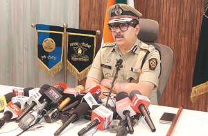 پونے میں ۶؍ بدعنوان پولیس والوں کی برطرف کی تیاری، ۳؍ فرار