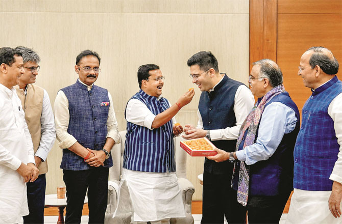 راگھو چڈھا نے عام آدمی پارٹی میں پھوٹ ڈال دی، بی جے پی میں شامل ہوگئے