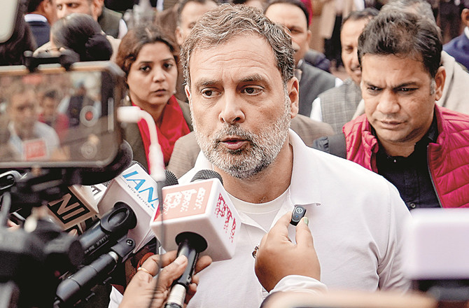 راہل گاندھی کوکانگریس سے ہٹانے کا مطالبہ کیا جا رہا ہے:دیویندر فرنویس