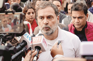 راہل گاندھی کوکانگریس سے ہٹانے کا مطالبہ کیا جا رہا ہے:دیویندر فرنویس