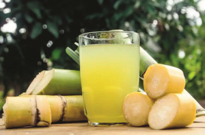 گنے کا رس: جسم کو ہائیڈریٹ رکھتا ہے، تھکن دور کرتا ہے