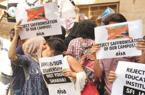 جامعہ ملیہ اسلامیہ میں آر ایس ایس کے پروگرام کیخلاف طلبہ کاشدید احتجاج 