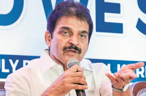 کیرالا اسمبلی انتخابات سے قبل کے سی وینوگوپال کے وزیر اعلیٰ وجین سے کچھ اہم سوال