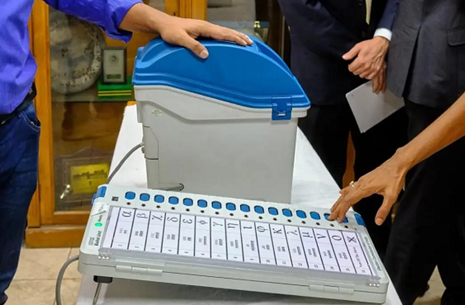 سپریم کورٹ کی بایو میٹرک ووٹنگ پر سماعت، مرکز اور الیکشن کمیشن کو نوٹس