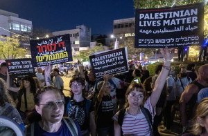 تل ابیب: فلسطینیوں پر حملوں کے خلاف سیکڑوں افراد کا احتجاج، روک تھام کا مطالبہ