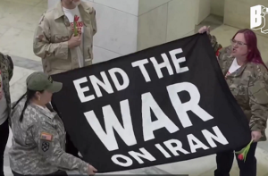 واشنگٹن: ایران جنگ کے خلاف سابق امریکی فوجیوں کا احتجاج، درجنوں گرفتار