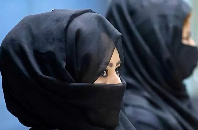 برطانیہ نے طالبان سے بچ کر اسکول جانے والی خاتون کو آکسفورڈ میں تعلیم سے روکا 