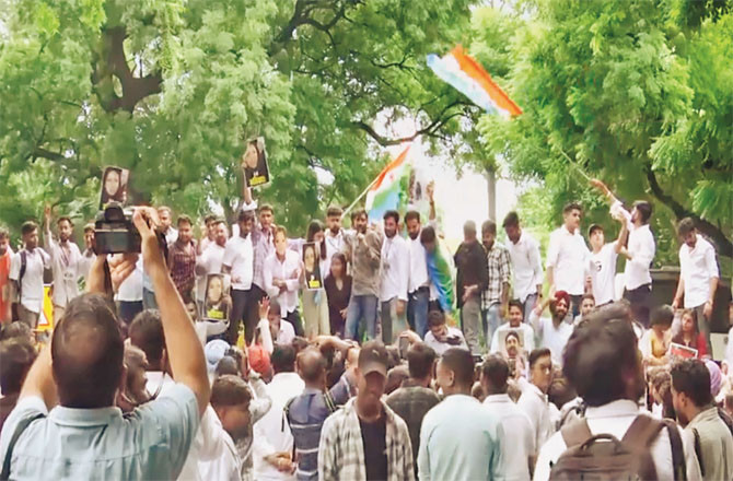  طلبہ پر پولیس تشدد کیخلاف کانگریس کی طلبہ تنظیم کا دہلی میں مارچ