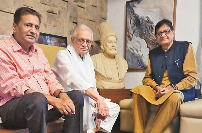 Renowned poet and lyricist Gulzar is accompanied by Advocate Zubair Azmi and Marathi poet Arun Shivate. Picture: INN