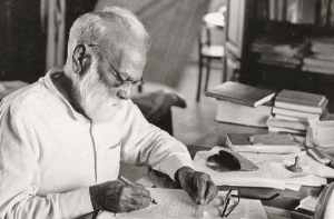 مولوی صاحب علی گڑھ کے ذہین طلباء میں ممتاز اورساتھیوں نیز اساتذہ میں مقبول تھے
