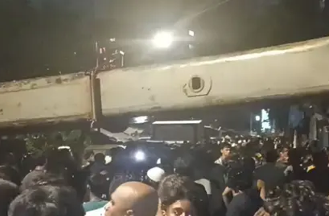 کرلا: ہائیڈرولک کرین ریلوے کی اوورہیڈ لائن پر جا گری، ۱۰؍ افراد زخمی
