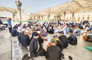 استاد کا درجہ بلند، لیکن کیا ہم نے طریقۂ نبویؐ سے درس  دینا سیکھا ہے؟