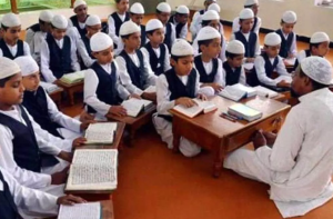 کامل اور فاضل اسناد کیخلاف سرکاری فیصلے پر الٰہ آباد ہائی کورٹ کی عبوری روک